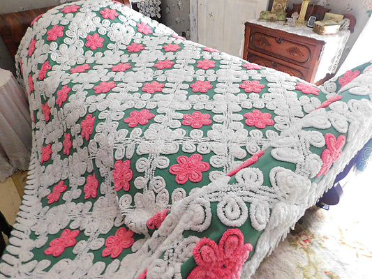 Magnificent Midcentury Vintage Chenille Bedspread, Lipstick Pink Roses on Rich Green with Plush White Swirls, 100% Cotton, FULL Size