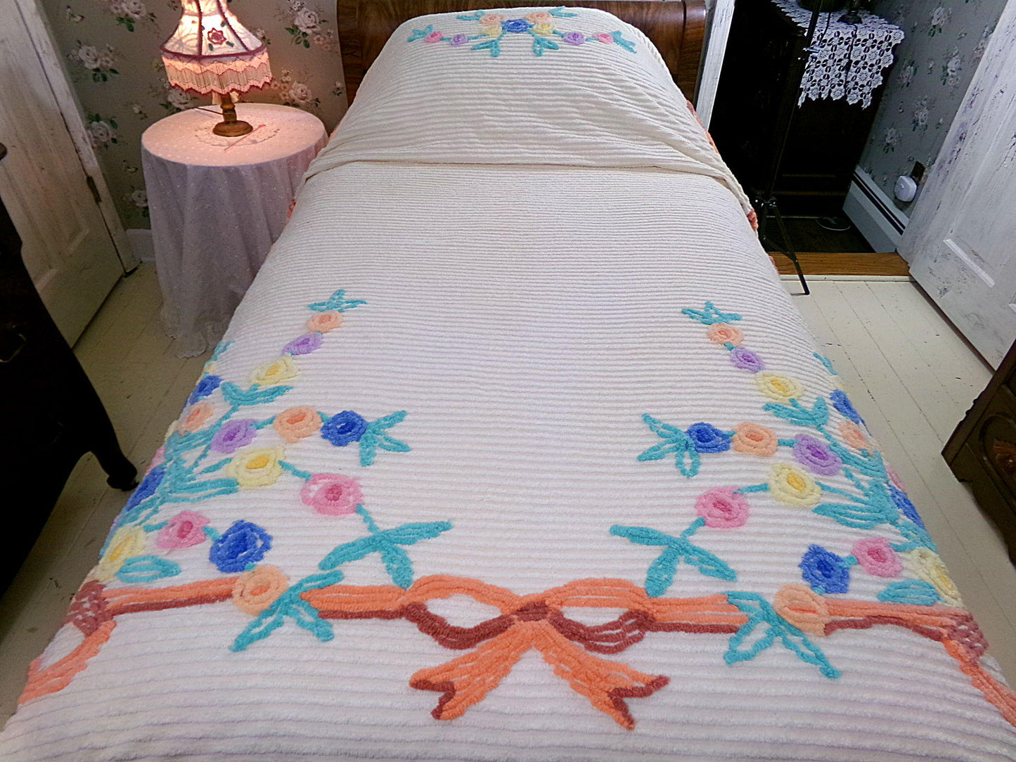 granny's cottage full size chenille bedspread, old-fashioned flower bouquets on cream, vintage style bedding