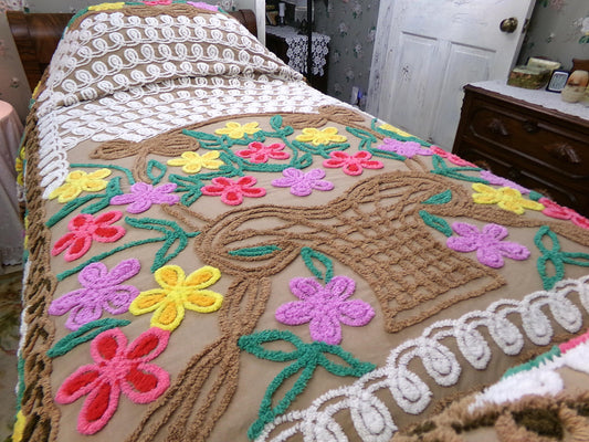 Vintage Brown Chenille Bedspread Flower Basket Design Boho Cottagecore Floral, Full Size