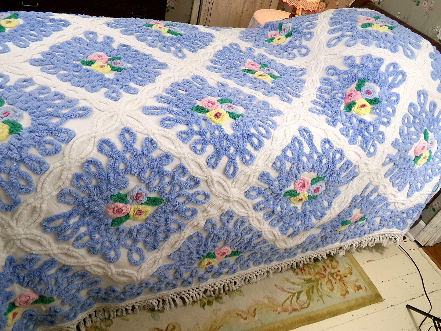 impossibly gorgeous vintage chenille bedspread, sculpted heavy luxury tuft wedding cake floral design w/ fringe, full size cottage bedding