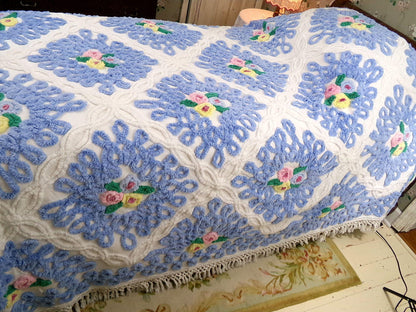 impossibly gorgeous vintage chenille bedspread, sculpted heavy luxury tuft wedding cake floral design w/ fringe, full size cottage bedding