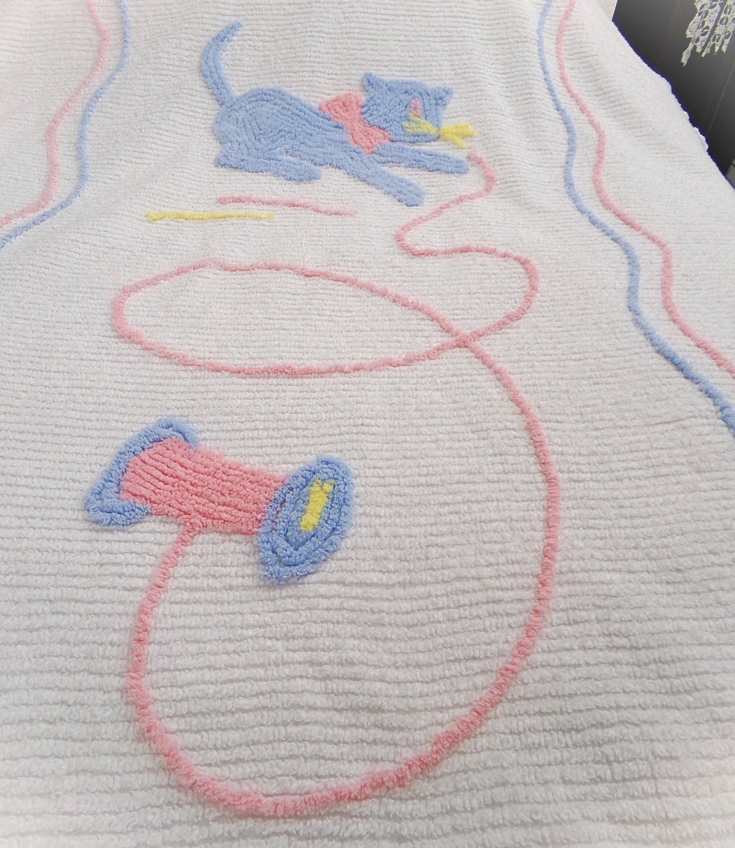 kitten vintage chenille coverlet, charming kitty cat chasing thread in pink, blue & white, cotton accent throw, 38"W x 56"L
