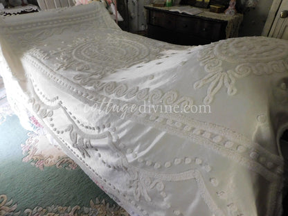 Fabulous Creamy White Satin & Chenille Vintage Bedspread, Twin, Everwear