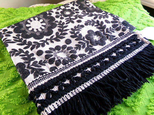 Flower Power MoD DaIsY Vintage Woven Fabric, REVERSIBLE Black & White Hippie Floral, 22" x 18" Piece