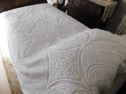Vibrant White Luxury Swirl Tuft Vintage Chenille Bedspread, Full, Plush Cotton