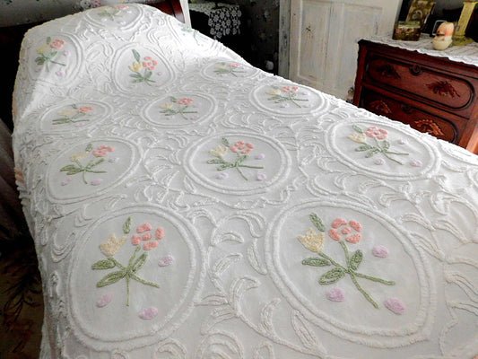 Romantic Shabby Vintage Chenille Bedspread, White Cotton with Wispy Floral Cameo Motifs & Scrollwork, Full Size Cottage Style Design
