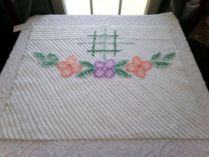 Pretty Vintage Chenille Fabric - Soft & Textured for Your Creative Projects, 21" x 28" Piece of Sewing Material Ideal for Quilts, Pillows