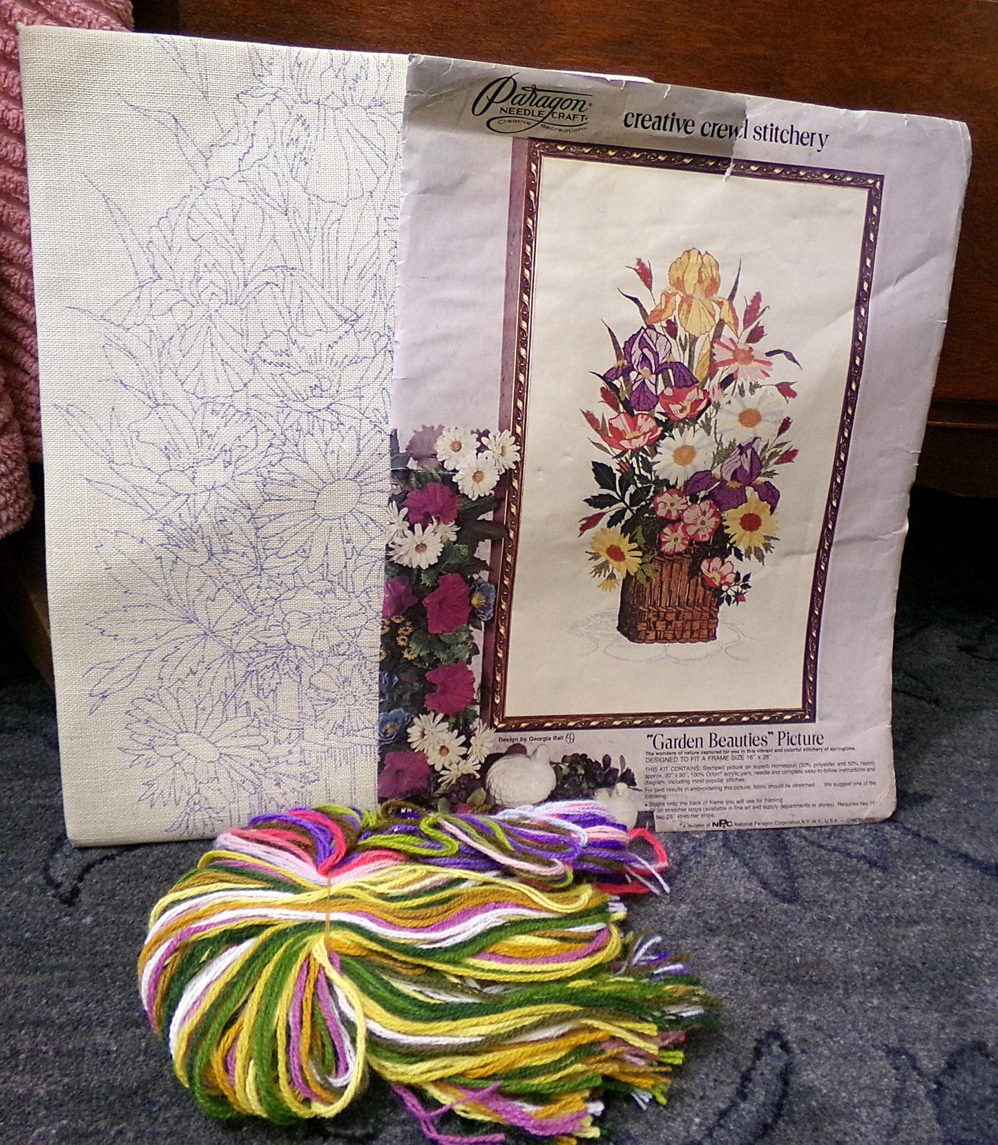 GARDEN BEAUTIES Paragon Crewel Embroidery Kit 0123 Vintage Boho Floral Stitchery