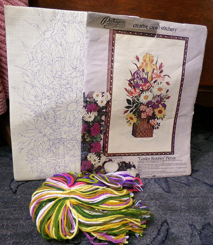 GARDEN BEAUTIES Paragon Crewel Embroidery Kit 0123 Vintage Boho Floral Stitchery