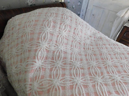 Pretty in Pink Vintage Chenille Bedspread, Classic White Wedding Ring Design, Twin Size
