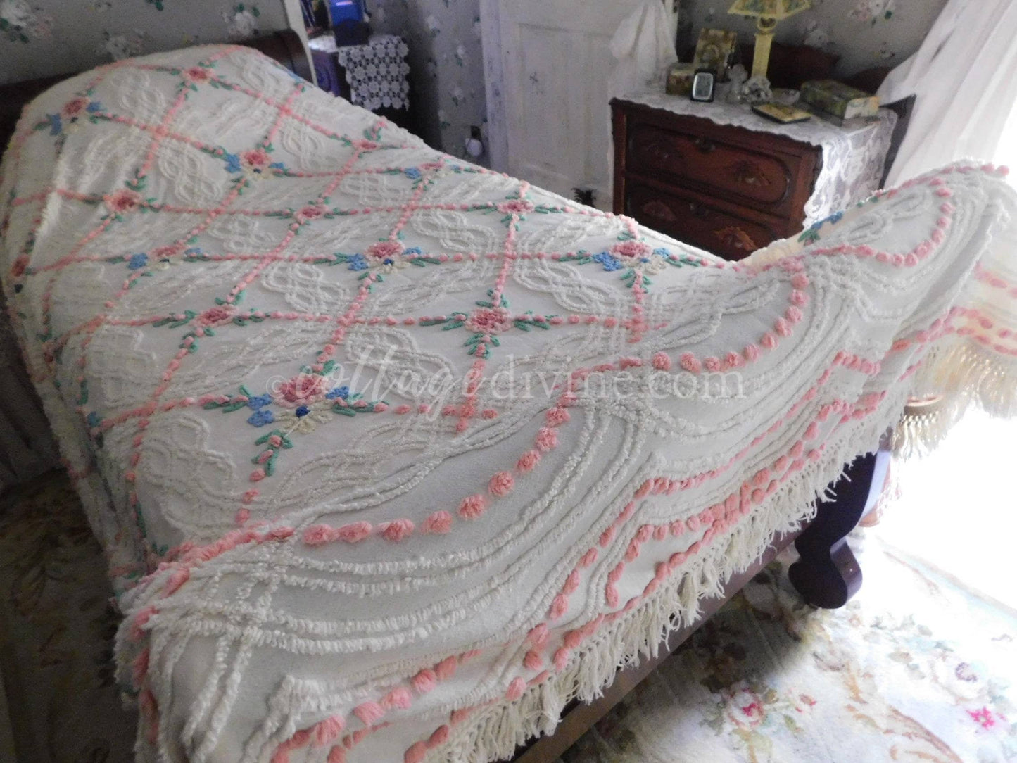 Romantic Cottage Style Chenille Bedspread PINK Rose Daisy Vintage Cabin Crafts Design, Full Size, Lovely Fringe