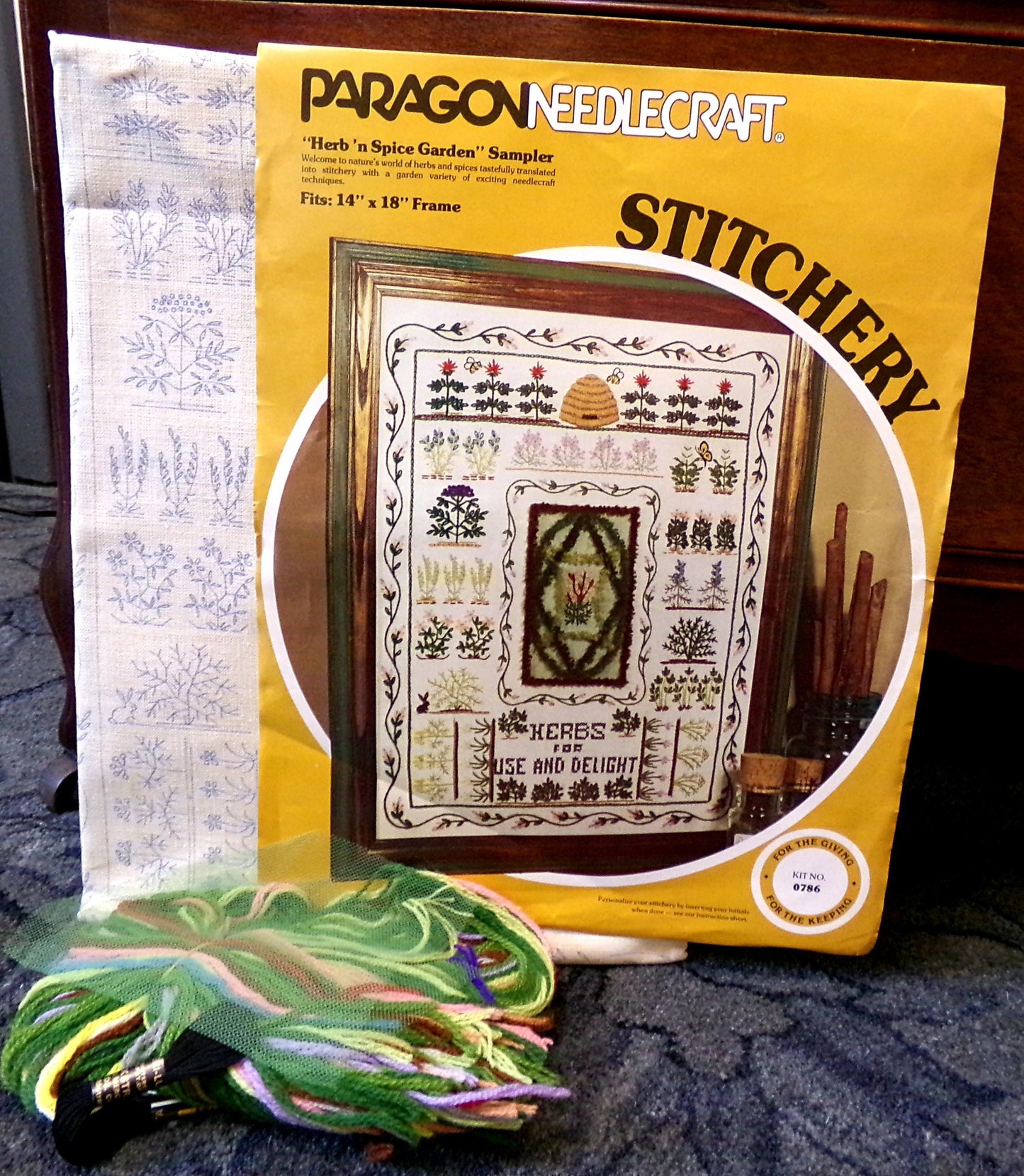 HERB 'N SPICE Garden Sampler Crewel Embroidery Kit, 1977 Vintage Paragon Needlecraft Creative Stitchery #0786