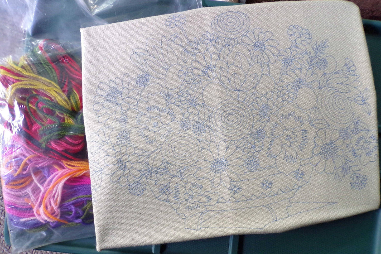 BURST of GLORY Crewel Vintage Paragon Needlecraft Embroidery Kit #0308, Boho Wildflower Floral Basket Stitchery