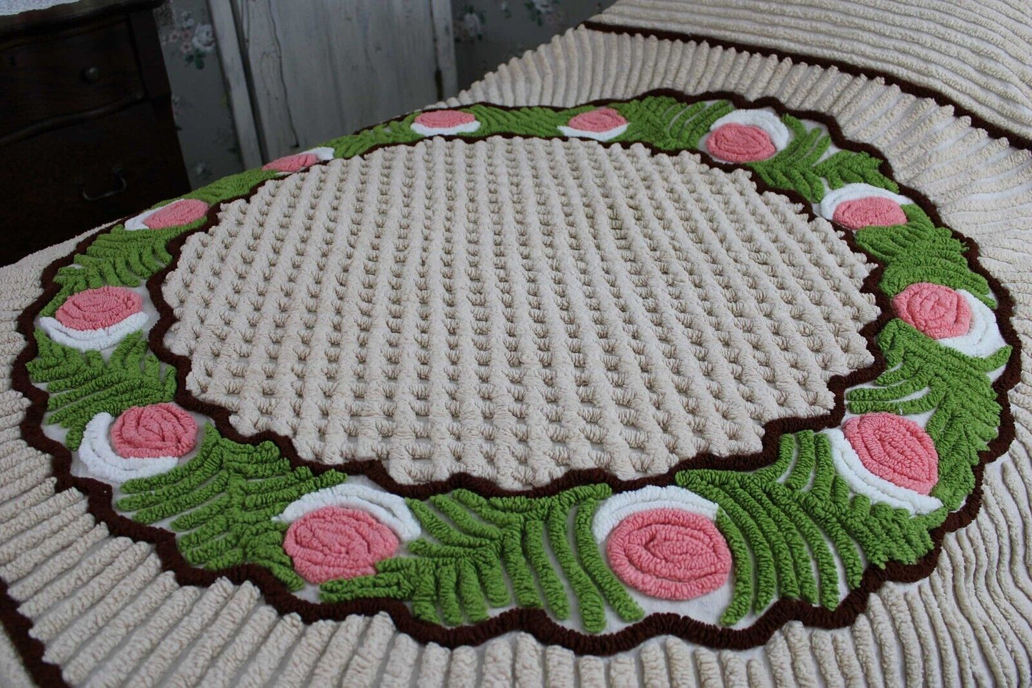 Shabby Sculpted Floral Cake Vintage Mocha Chenille Bedspread ACRYLIC TRICEL, Twin Sz