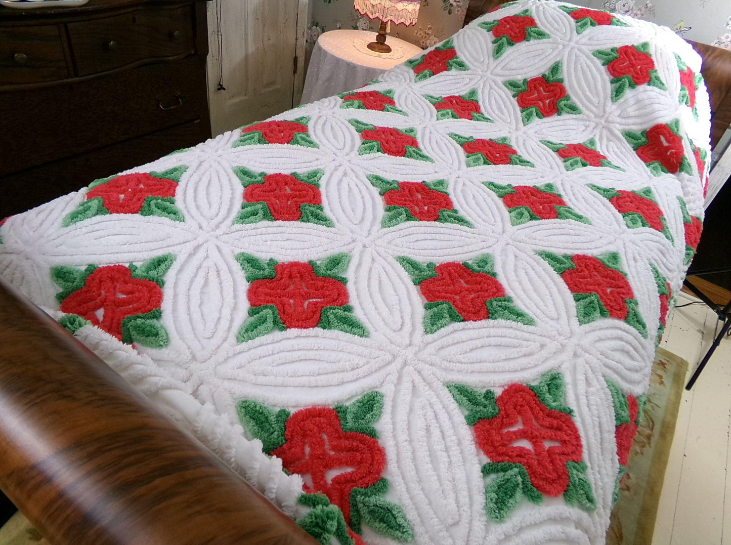 fantasy rose vintage luxury chenille bedspread in shabby style red cabbage roses design, 100% cotton full size bedding