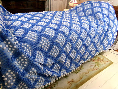 lakeside cottage vintage chenille bedspread, handmade blue & white shell pop scallop design, full size antique cotton bedding pom pom trim
