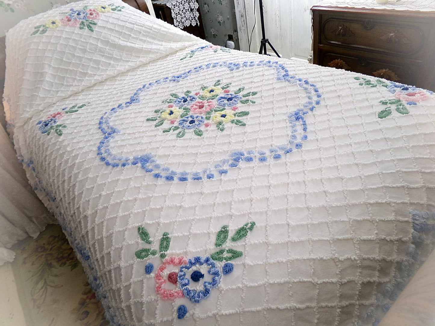 cottage classic vintage chenille bedspread, springtime flowers on white with fringe trim, full size cotton bedding