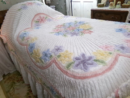 Luxury Floral Vintage White Chenille Bedspread, Boxed & Fitted Design, Full Size