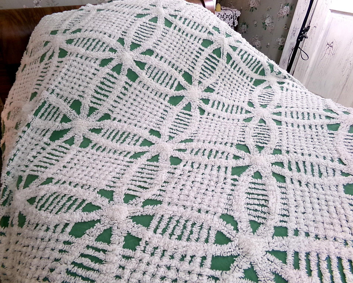 forest evergreen vintage chenille bedspread with snowflake white wedding rings, full size bedding, 100% cotton