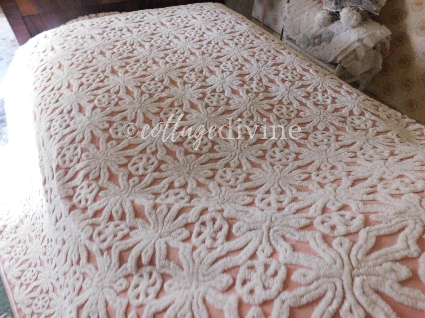 Nostalgic Vintage Chenille Bedspread Pinwheel Rose Snowflake Pattern by Hofmann Textiles, Full Size Bedding
