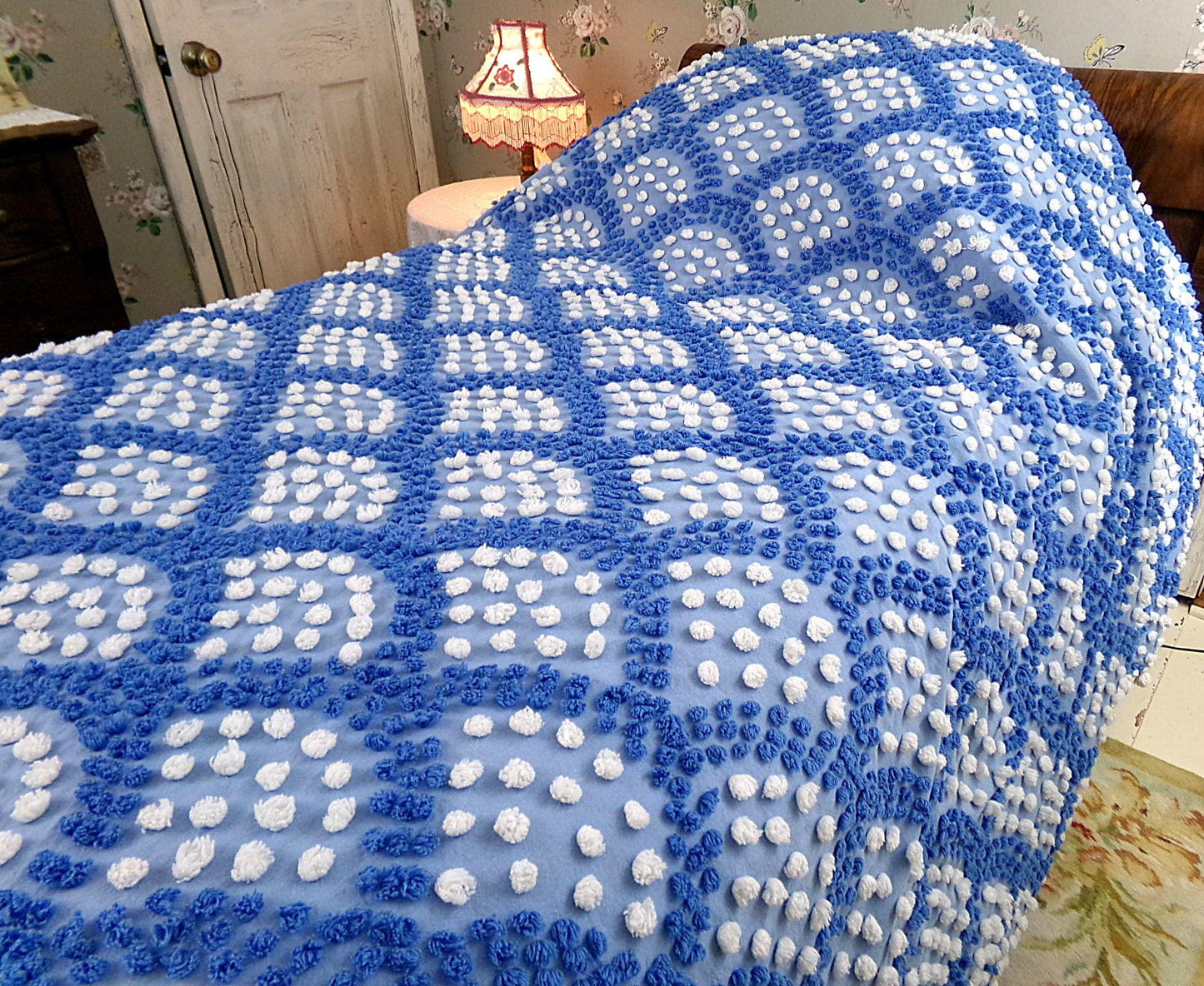 lakeside cottage vintage chenille bedspread, handmade blue & white shell pop scallop design, full size antique cotton bedding pom pom trim