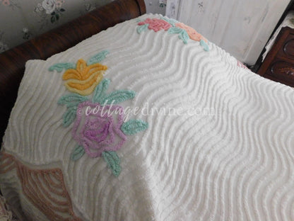 Grandma's Cottage Chic 1950s White Rose Floral Vintage Chenille Bedspread, Full