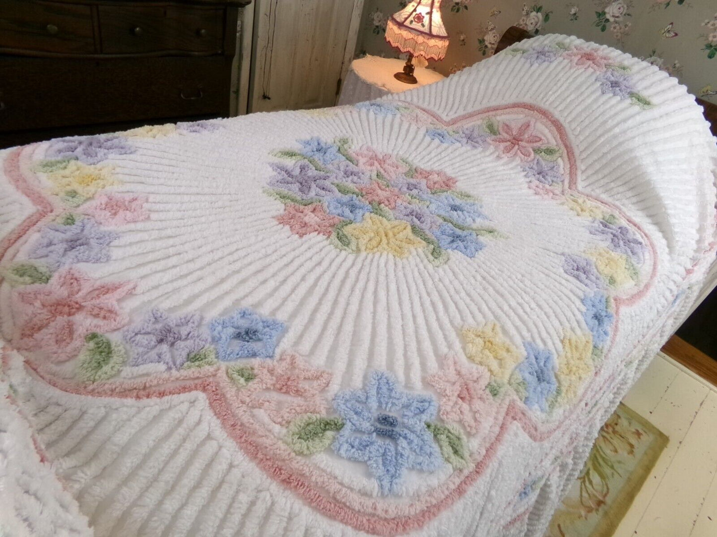 Luxury Floral Vintage White Chenille Bedspread, Boxed & Fitted Design, Full Size