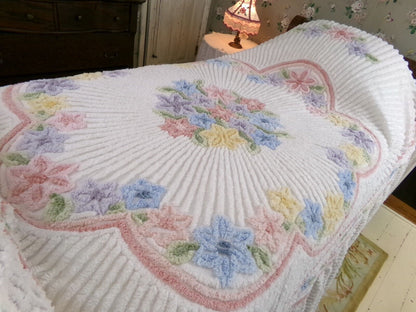 Luxury Floral Vintage White Chenille Bedspread, Boxed & Fitted Design, Full Size