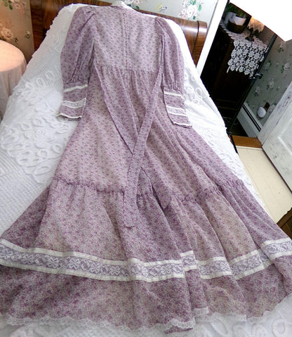 beautiful vintage Gunne Sax maxi dress, 1970s prairie style boho wildflower calico print, XXS