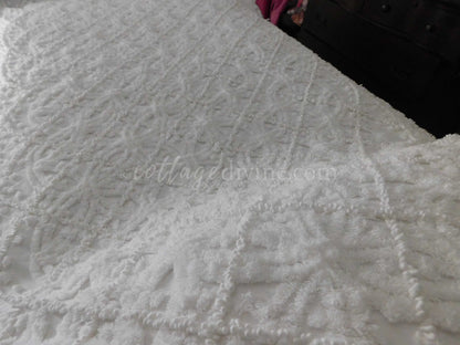 Heavenly White Vintage Chenille Bedspread, Plush Pearl Mop Tufts, Farmhouse Fabulous Bedding