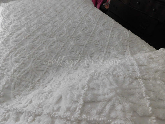 Heavenly White Vintage Chenille Bedspread, Plush Pearl Mop Tufts, Farmhouse Fabulous Bedding