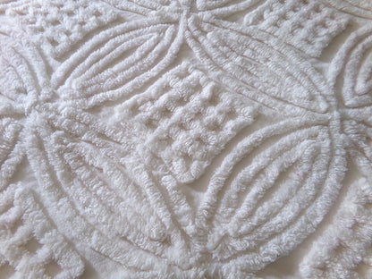 Farmhouse Style Vintage Chenille Bedspread, Classic Plush Creamy White Cotton Wedding Ring Design, Twin Size Spread