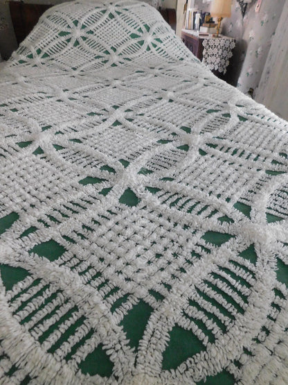 forest evergreen vintage chenille bedspread with snowflake white wedding rings, full size bedding, 100% cotton