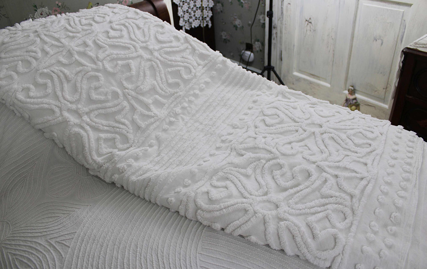 Heavenly White Vintage Chenille Bedspread in Elegant Scroll Design, Full Bed Size, 100% Summer Weight Cotton Farmhouse Style Bedding