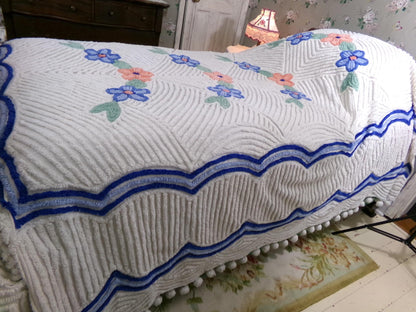 wonderfully plush white chenille bedspread in cozy arched floral design, cute pom pom trim, full size vintage cottage style bedding