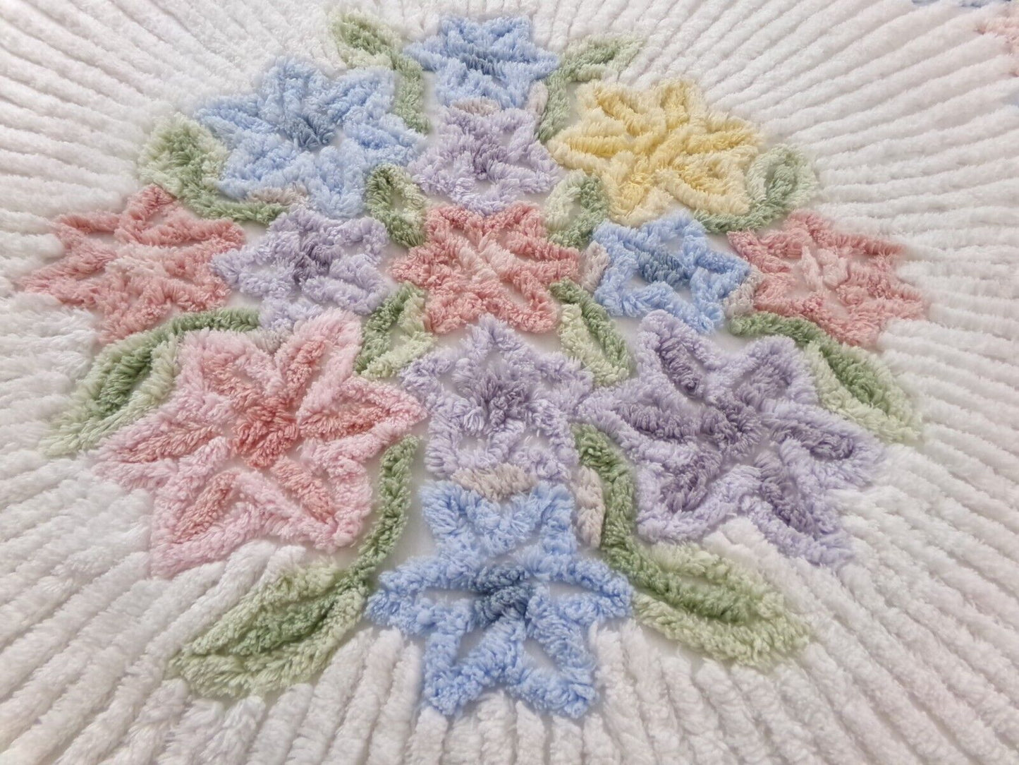 Luxury Floral Vintage White Chenille Bedspread, Boxed & Fitted Design, Full Size