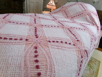 MCM Atomic Rosy Pink Vintage Chenille Bedspread, Classic Geometric Design, Twin Size
