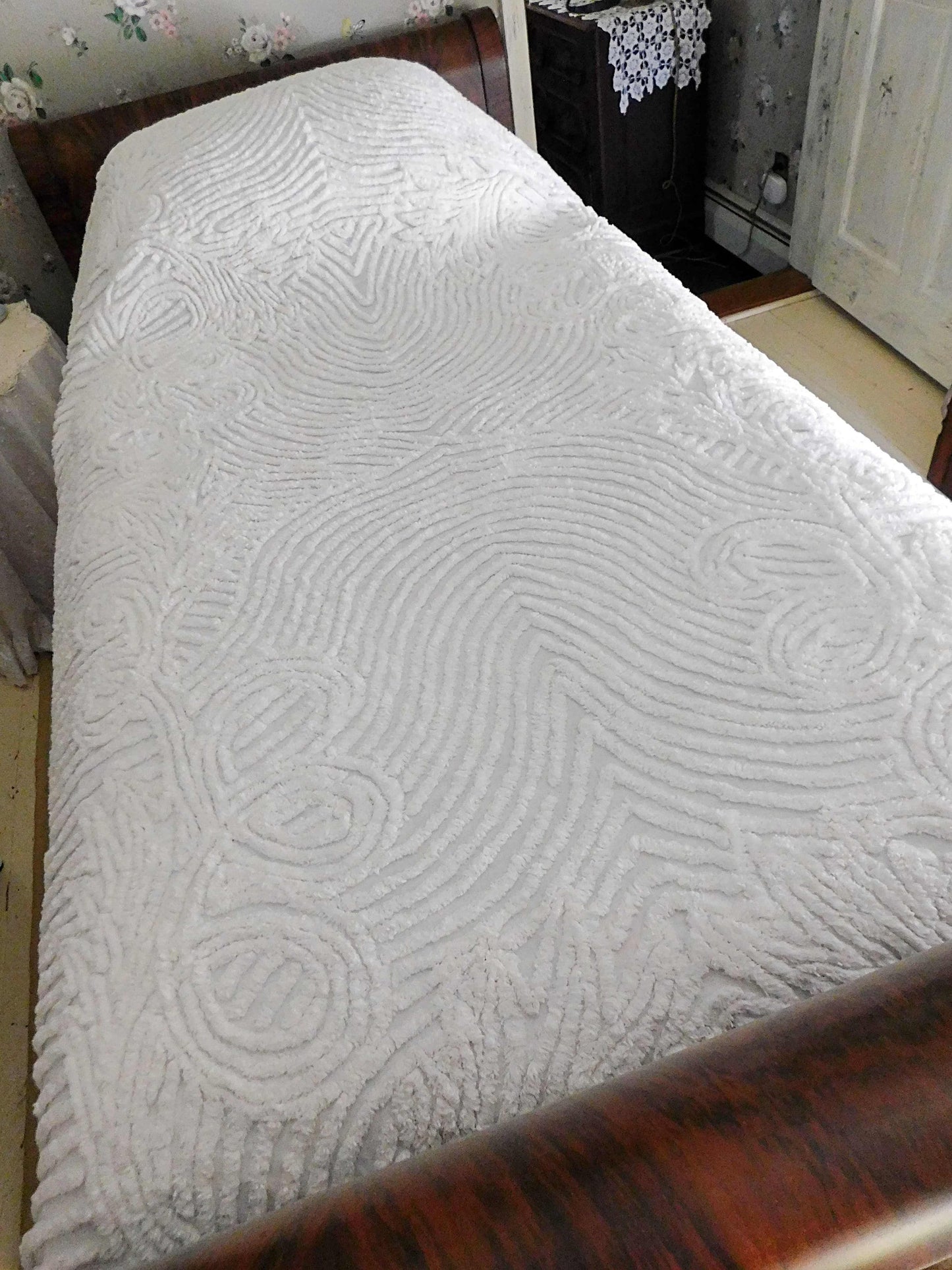 Snowy Swirls Plush White Vintage Twin Sized Chenille Bedspread