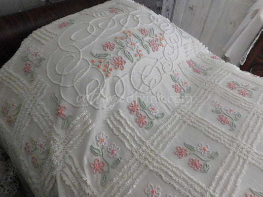 Shabby Chic Bedding, 1950s Vintage Chenille Bedspread, Full Size, Farmhouse B&B Style in Antique Cream Floral