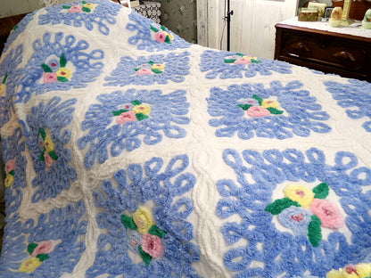 impossibly gorgeous vintage chenille bedspread, sculpted heavy luxury tuft wedding cake floral design w/ fringe, full size cottage bedding