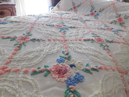 Romantic Cottage Style Chenille Bedspread PINK Rose Daisy Vintage Cabin Crafts Design, Full Size, Lovely Fringe