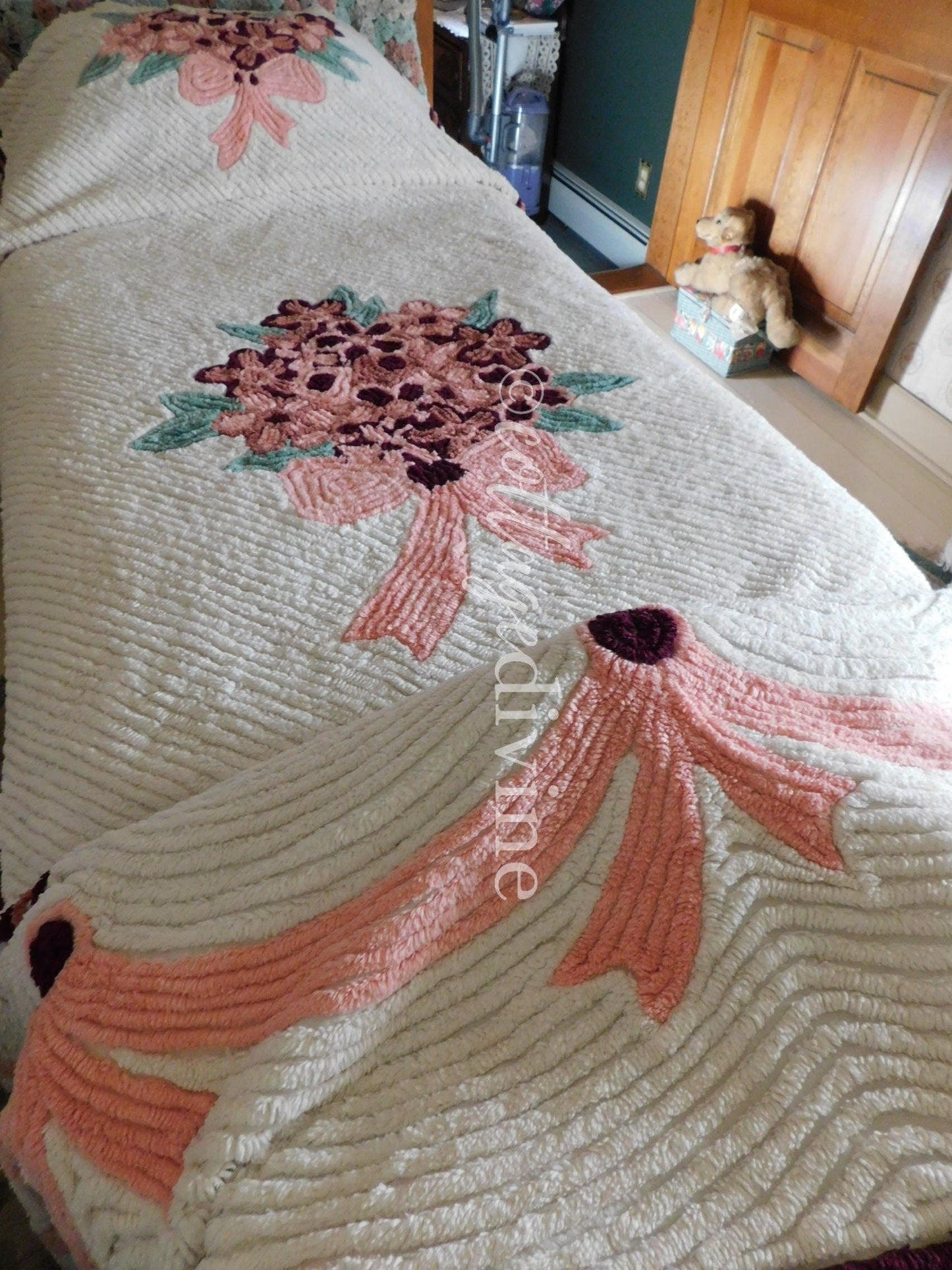 LUXURY 1940s Heirloom PLUSH Peony Rose Vintage Chenille Bedspread, Full Size, White with Bow Swags