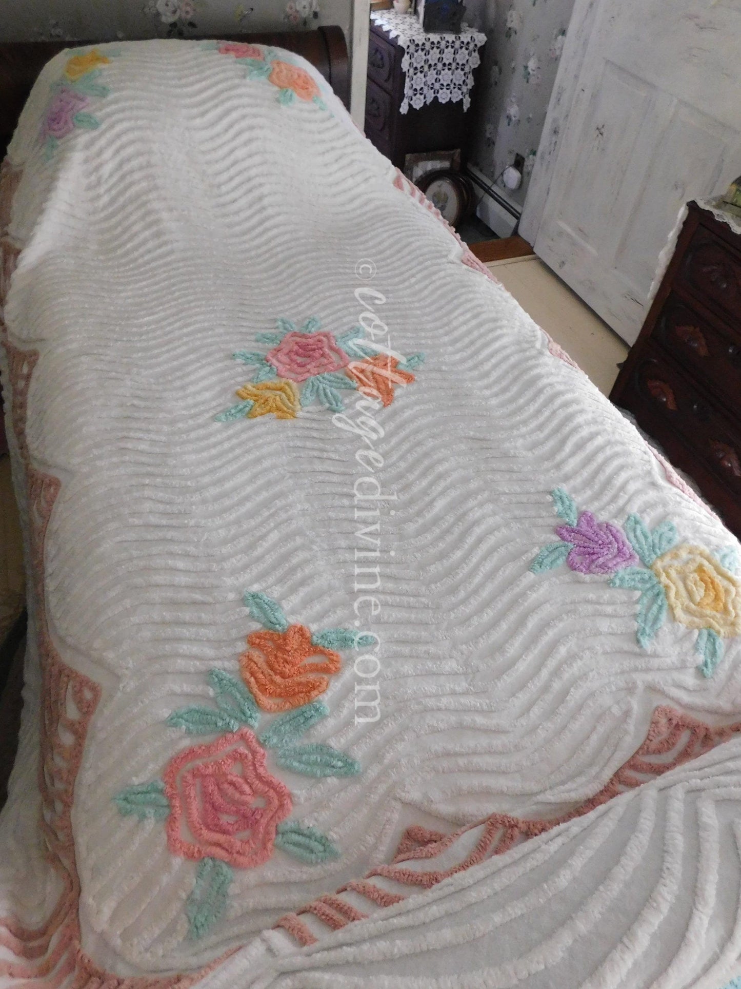 Grandma's Cottage Chic 1950s White Rose Floral Vintage Chenille Bedspread, Full