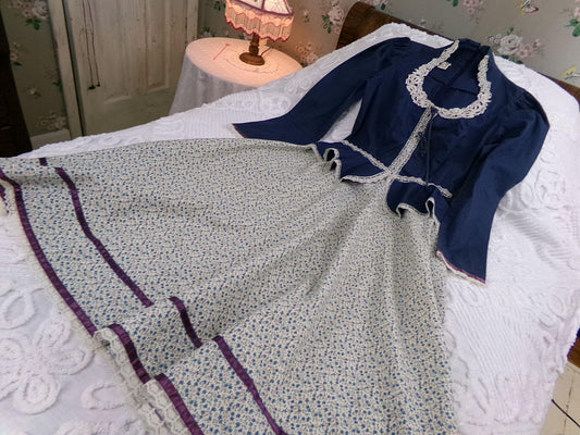 pretty peplum vintage Gunne Sax corset dress, shabby 1970s prairie style midi blue contrast calico print, XXS
