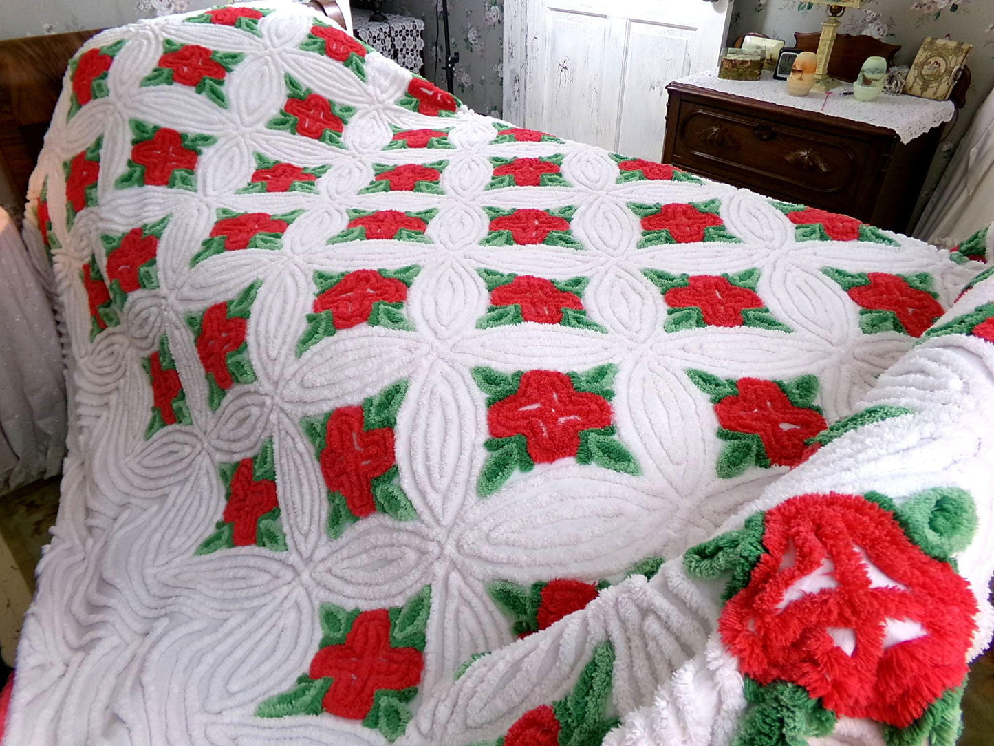 fantasy rose vintage luxury chenille bedspread in shabby style red cabbage roses design, 100% cotton full size bedding
