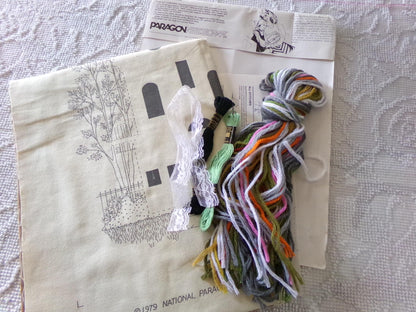 VICTORIAN MANSION Retro Crewel Stitchery Kit, Vintage Paragon Sculptured Needlecraft Embroidery #0326, Design by Georgia Ball