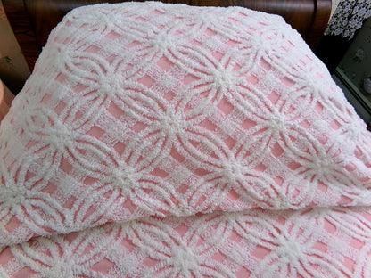 Vintage Pink Chenille Bedspread, Geometric White Tufted Wedding Rings, Accent Fringe, Twin Size Cottage Bedding