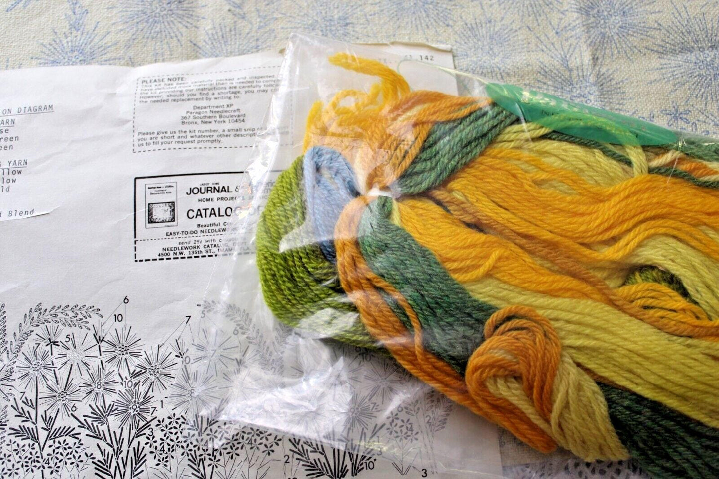 YELLOW DAISIES Paragon Crewel Embroidery Kit 02237X Vtg Boho 70s Barbara Sparre