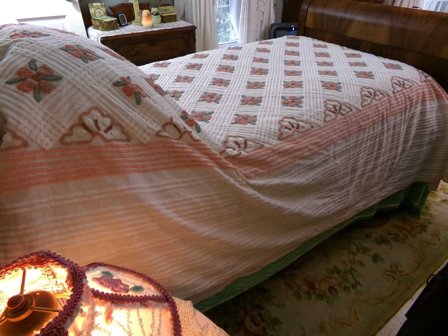 Cottage Life Vintage Chenille Bedspread, Flower Blooms on White Cotton, Full Size