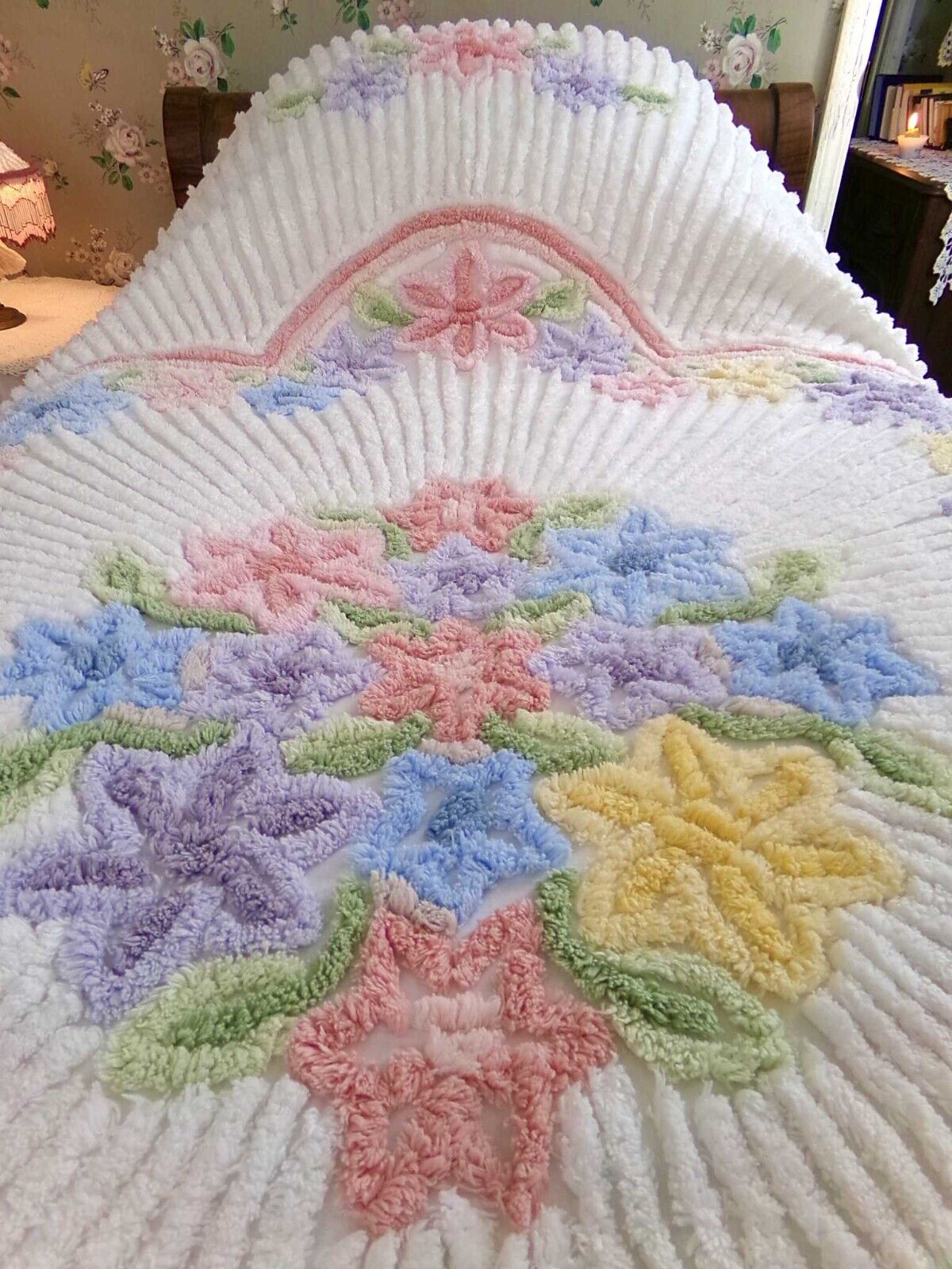 Luxury Floral Vintage White Chenille Bedspread, Boxed & Fitted Design, Full Size